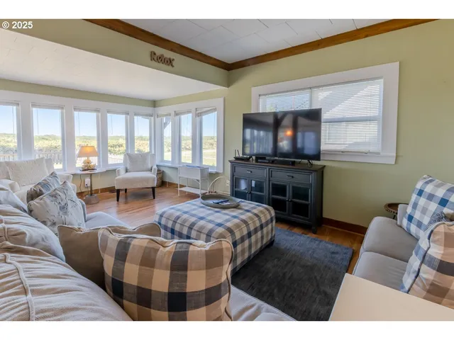 $1,320,000 | 1271 South Promenade, Seaside, OR 97138