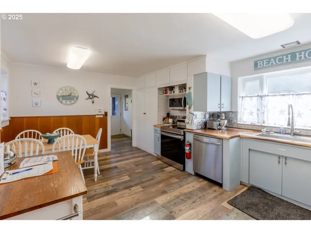 $1,320,000 | 1271 South Promenade, Seaside, OR 97138
