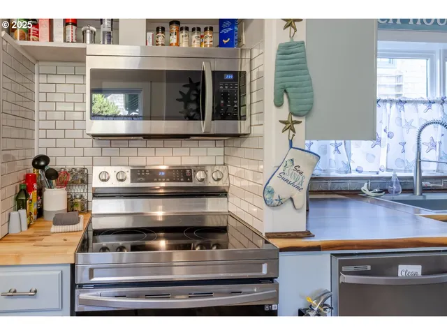 $1,320,000 | 1271 South Promenade, Seaside, OR 97138