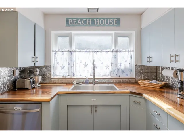 $1,320,000 | 1271 South Promenade, Seaside, OR 97138