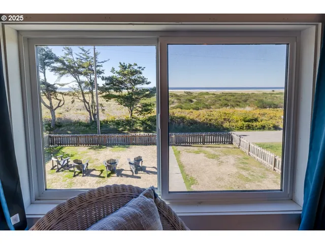 $1,320,000 | 1271 South Promenade, Seaside, OR 97138