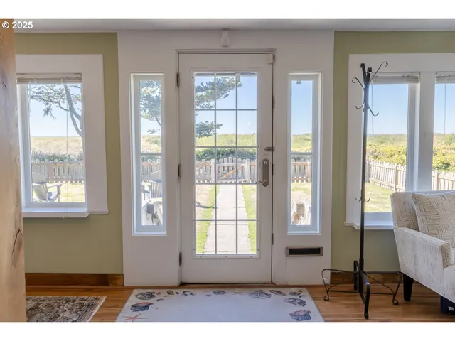$1,320,000 | 1271 South Promenade, Seaside, OR 97138
