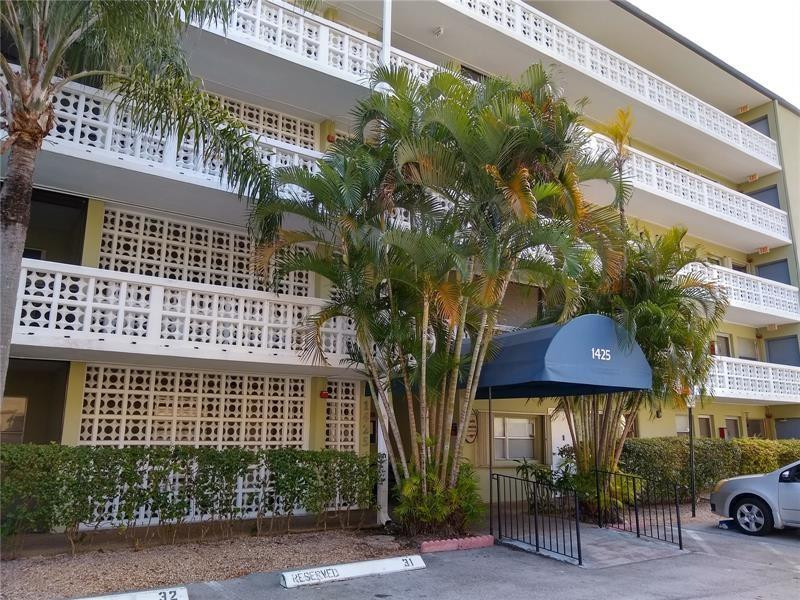 1425 Arthur Street, Unit 414B Hollywood, FL 33020 - Photo 5 of 50 Front of the building.