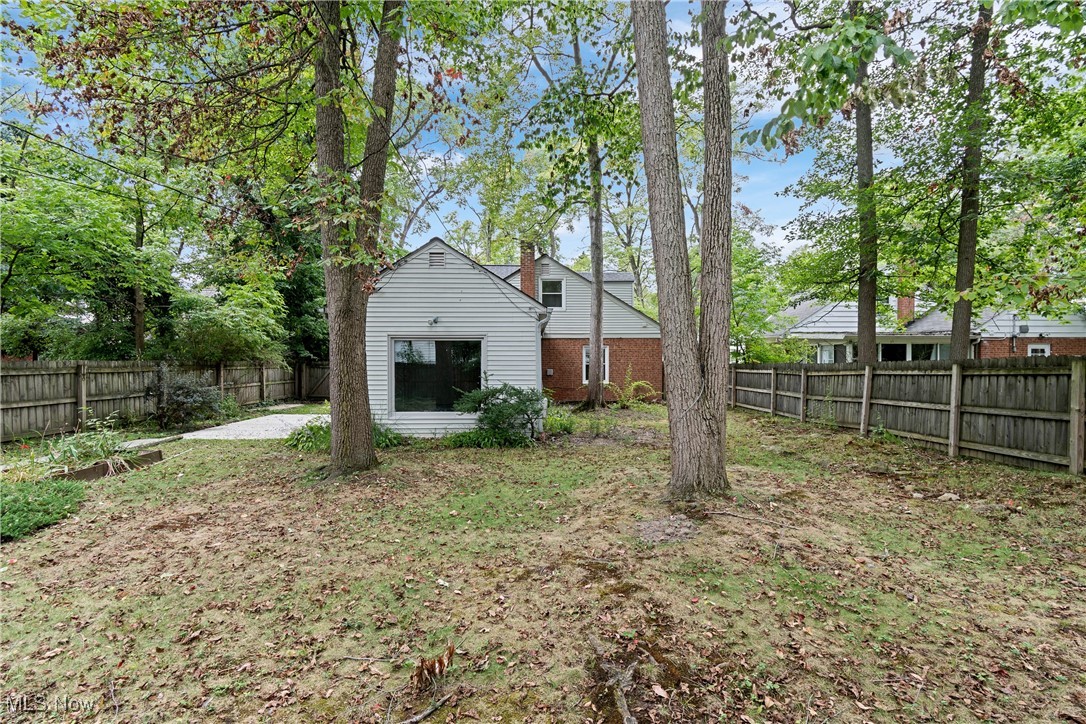1057 Renfield Road Cleveland Heights, OH 44121 - Photo 27 of 30 View of yard