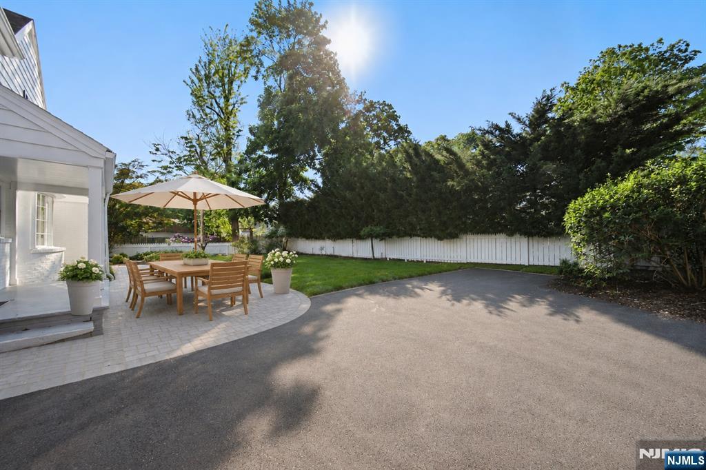 55 Forest Road Demarest, NJ 07627 - Photo 4 of 30