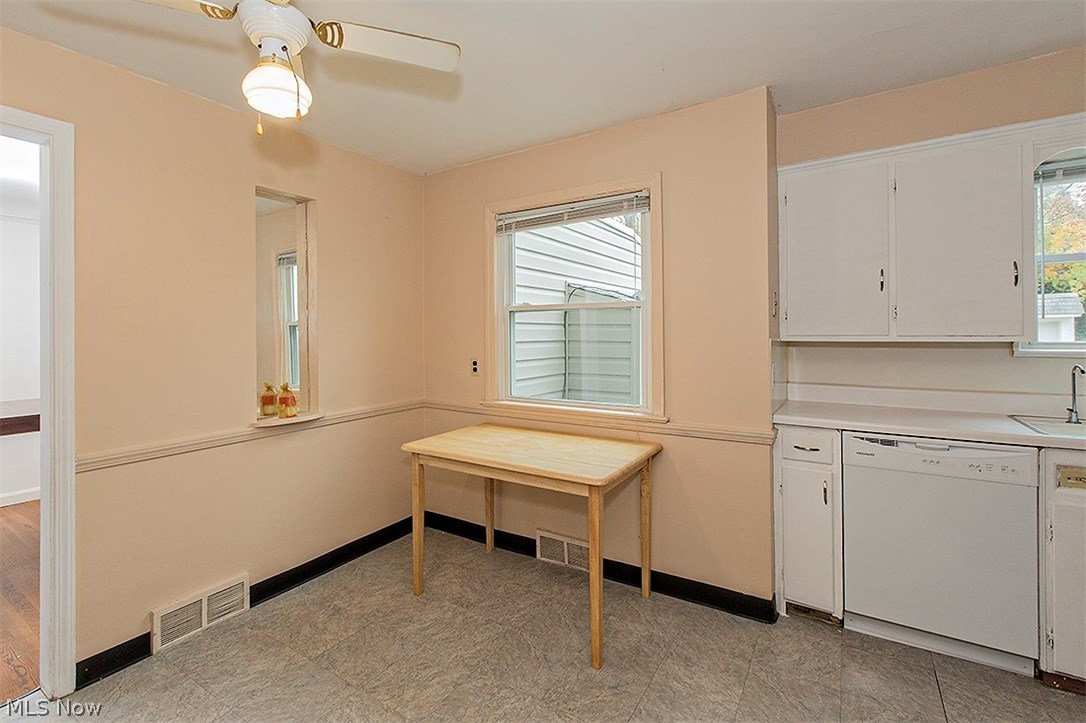4434 Baintree Road Cleveland, OH 44118 - Photo 17 of 31