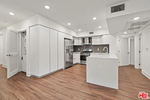 $5,995 | 1223 Wellesley Avenue, Unit 203, Los Angeles, CA 90025