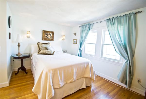 34 Roundwood Road Newton, MA 02464 - Photo 6 of 15 Gallery Image 6