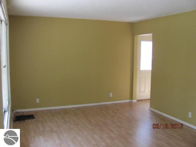 12140 Aylsworth Road Beulah, MI 49617 - Photo 8 of 25 1738061-7.JPG