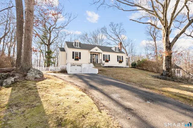 $589,900 | 32 Cedarhurst Lane, Milford, CT 06461