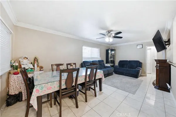 a view of a livingroom with furniture and a ceiling fan