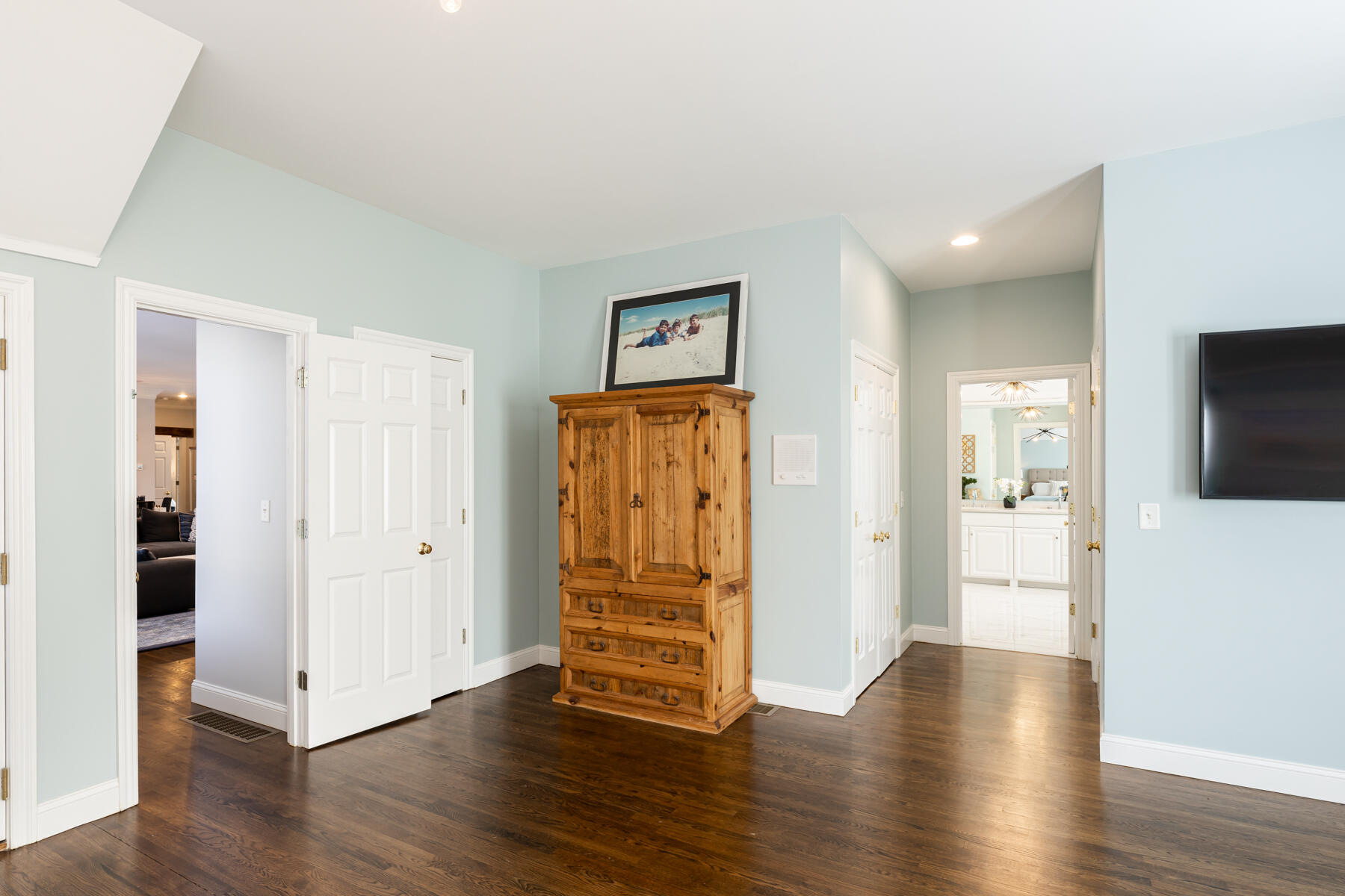 135 Paddock Circle Mashpee, MA 02649 - Photo 31 of 60 a view of a livingroom with wooden floor