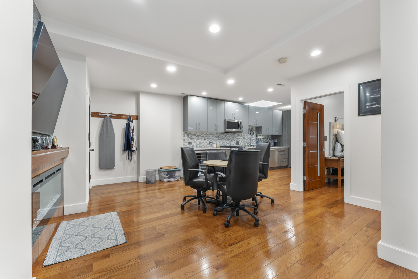 4122 West Grand Avenue Chicago, IL 60651 - Photo 3 of 44