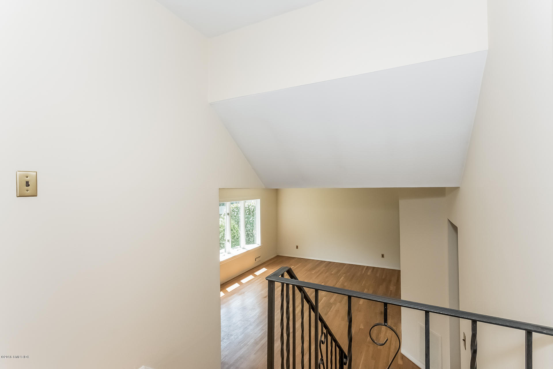 15 Amherst Road Riverside, CT 06878 - Photo 11 of 27 a view of an entryway with wooden floor