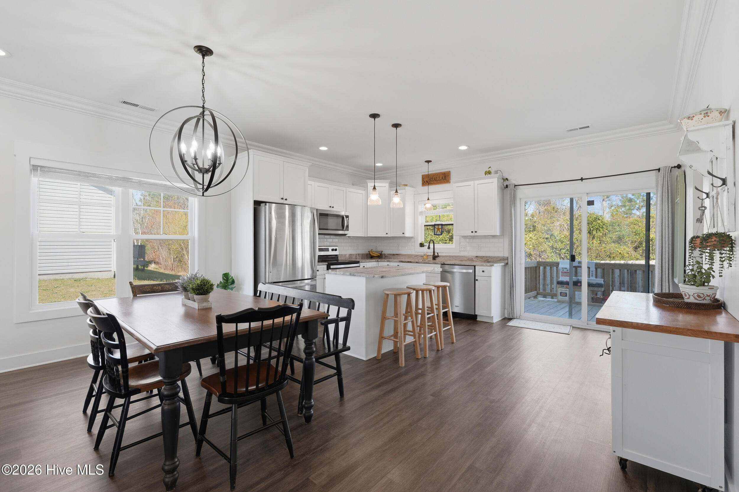 304 Holbrook Lane Hubert, NC 28539 - Photo 12 of 54 12_dining room