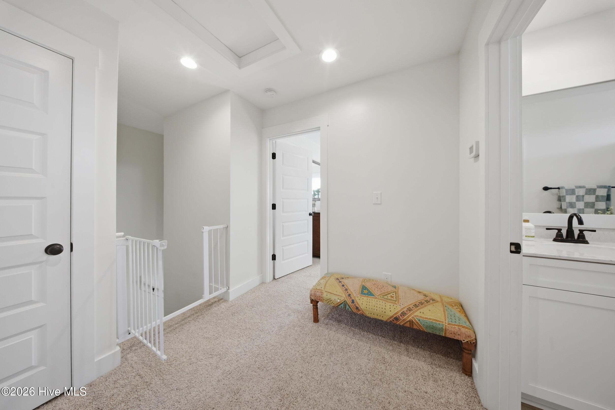 304 Holbrook Lane Hubert, NC 28539 - Photo 29 of 54 29_upstairs hallway