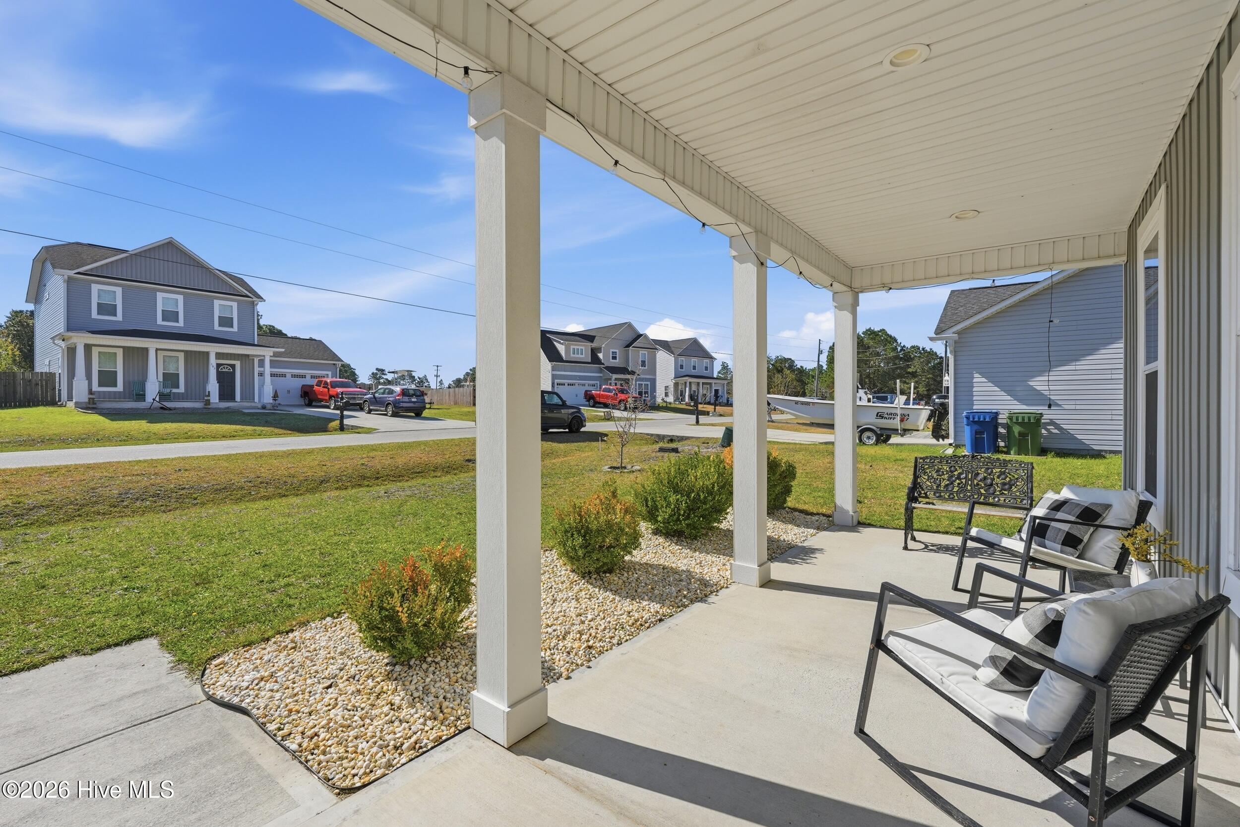 304 Holbrook Lane Hubert, NC 28539 - Photo 4 of 54 4_front porch