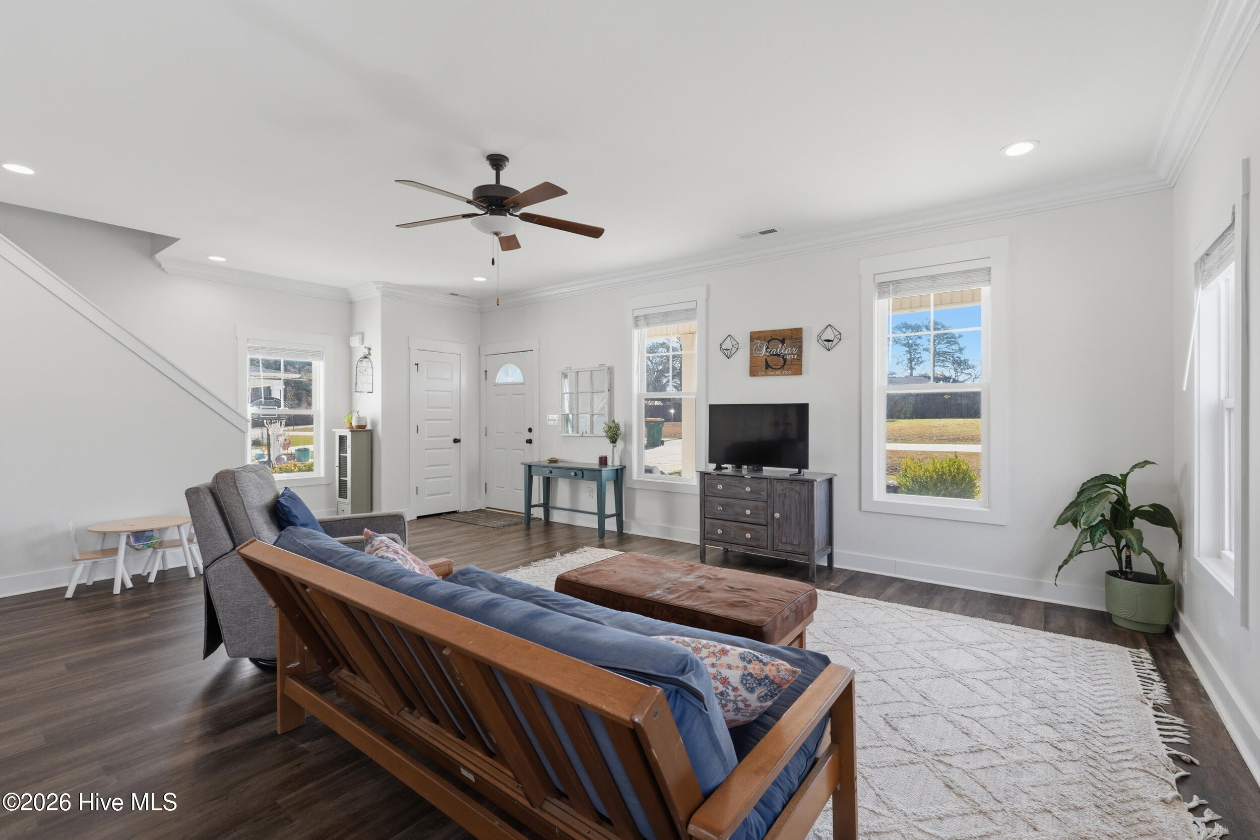 304 Holbrook Lane Hubert, NC 28539 - Photo 7 of 54 7_living room
