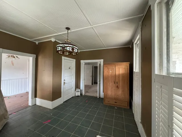 a view of a livingroom with a ceiling fan and window