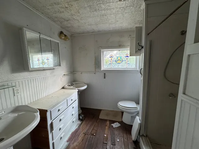 a view of a house with a garage