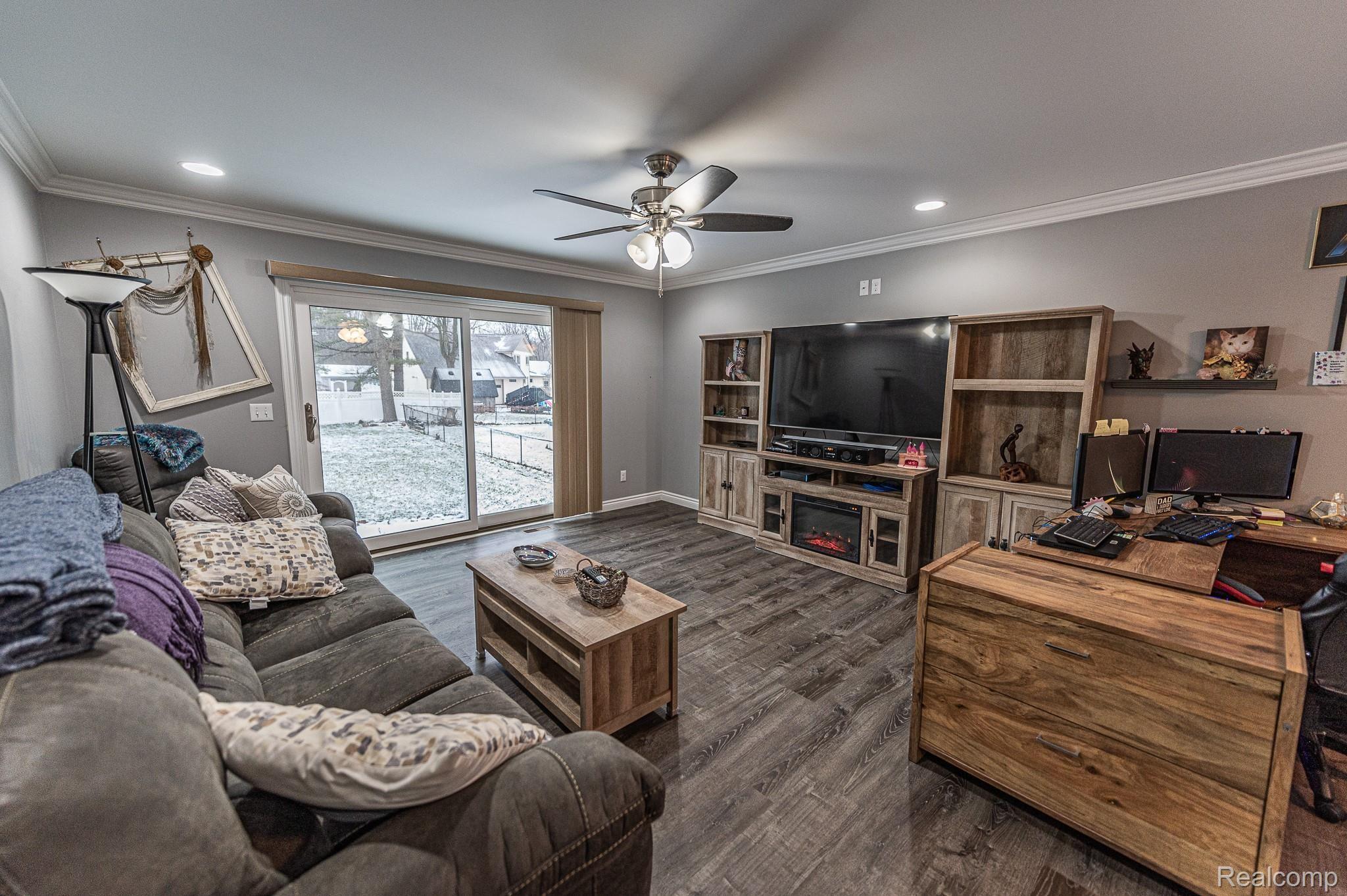 169 Dickenson Street Romeo, MI 48065 - Photo 8 of 47 HardyMediaCompany-229.jpg