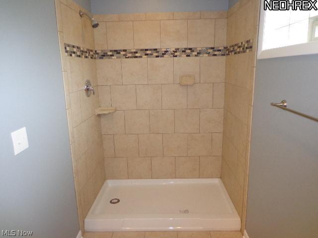 6384 Ashdale Road Cleveland, OH 44124 - Photo 15 of 22