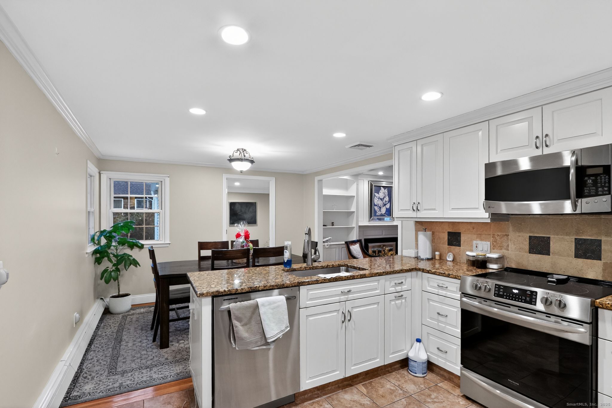 36 Norman Road Hamden, CT 06514 - Photo 7 of 32