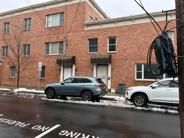 $4,700 | 377 1st Street, Unit 2, Jersey City, NJ 07302