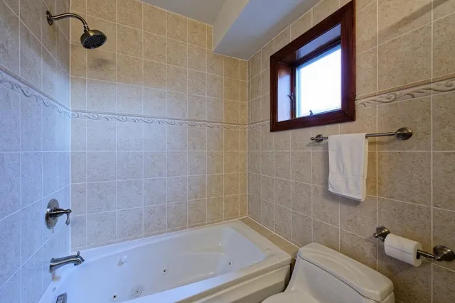 $4,700 | 377 1st Street, Unit 2, Jersey City, NJ 07302