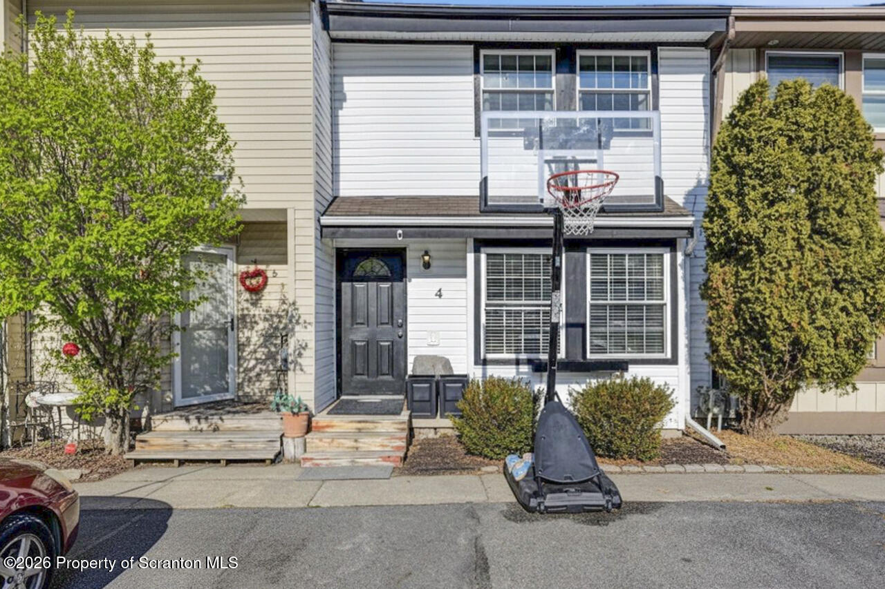 4 Hunts Court Clarks Summit, PA 18411 - Photo 3 of 49 4HuntsCt02-jpg