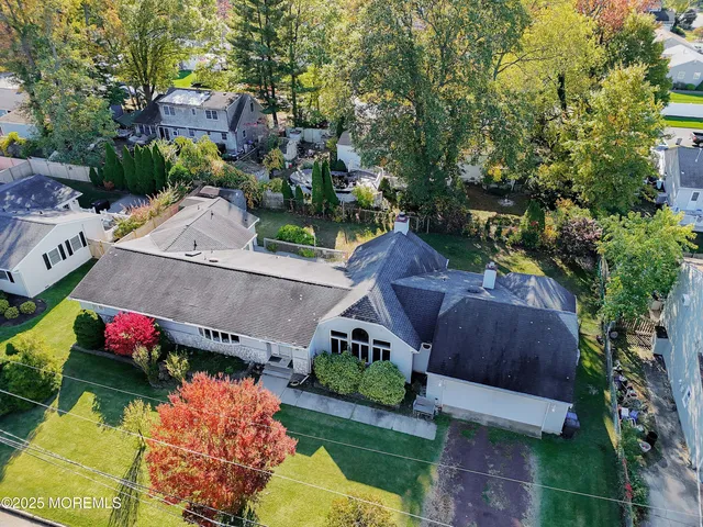 a view of a house with swimming pool and a yard
