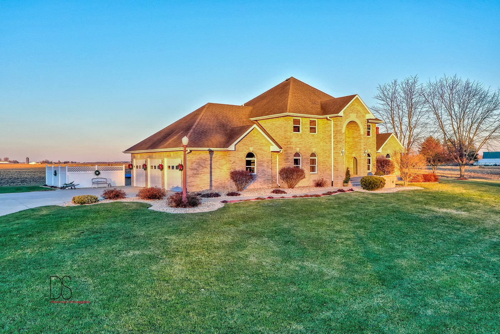 1777 North 3604th Road Ottawa, IL 61350 - Photo 4 of 36 a view of a house with backyard