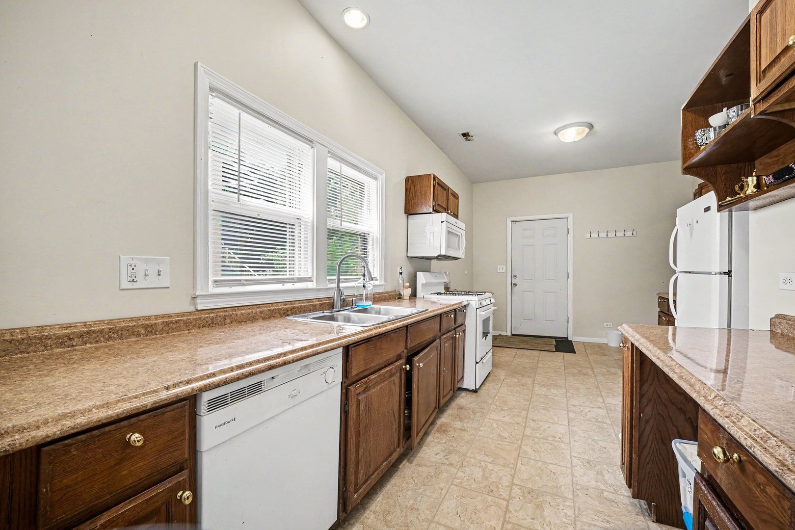 217 Michigan Street Elgin, IL 60120 - Photo 11 of 25
