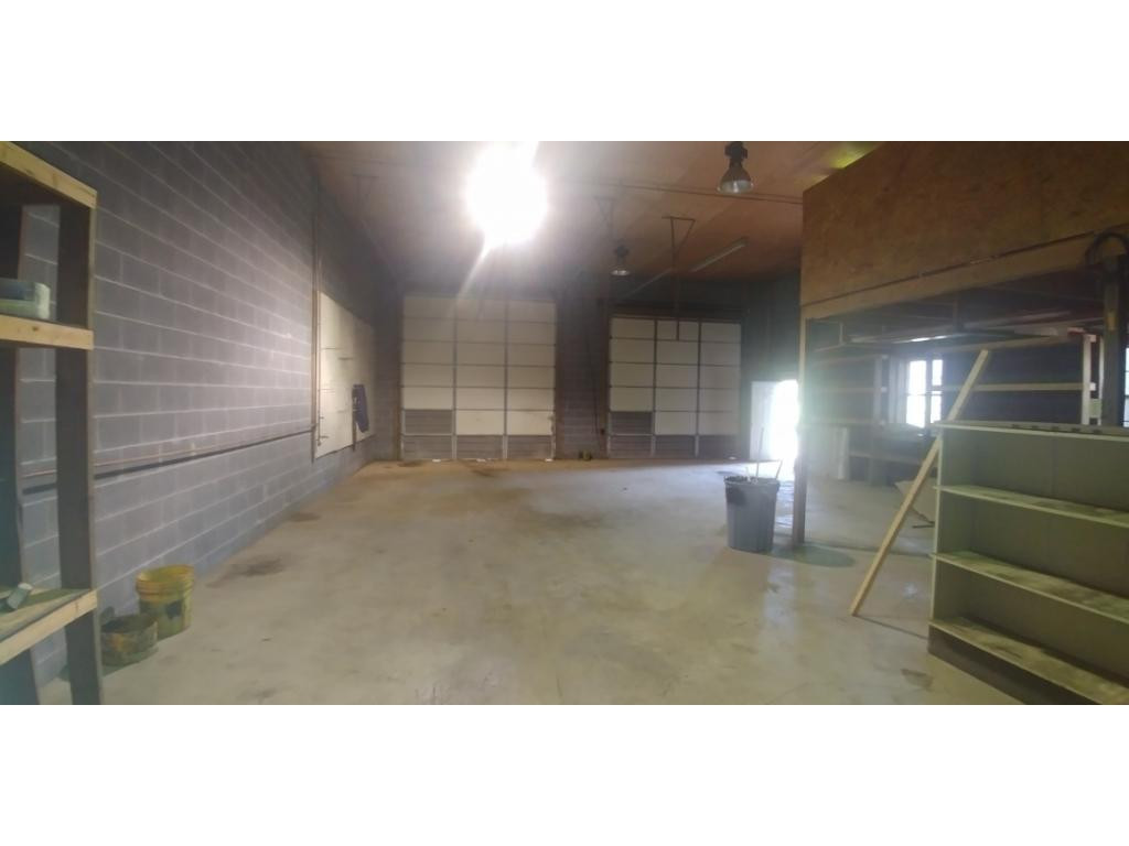 251 Price Road Elizabethton, TN 37643 - Photo 29 of 36 garage interior