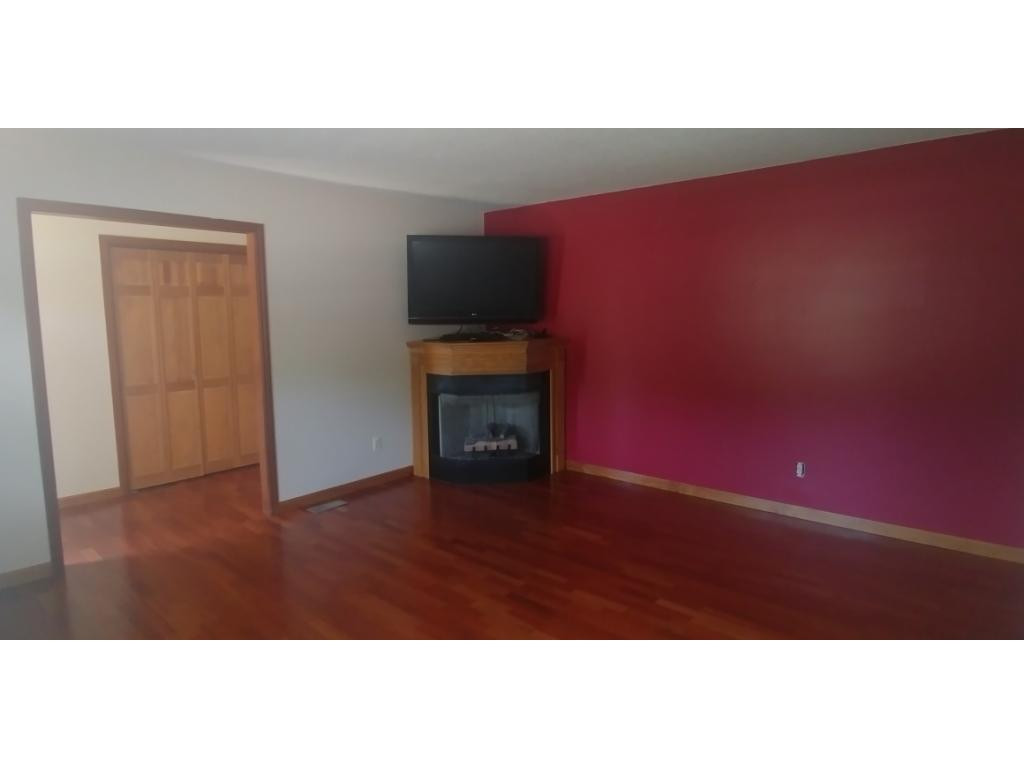 251 Price Road Elizabethton, TN 37643 - Photo 5 of 36 Living Room