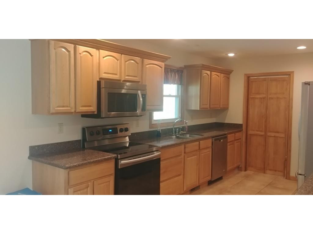 251 Price Road Elizabethton, TN 37643 - Photo 7 of 36 Kitchen