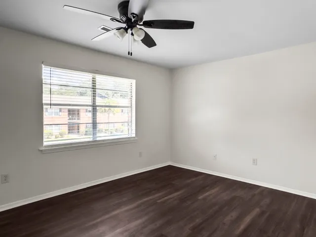 $199,900 | 415 Parkdale Drive, Unit 9E, Charleston, SC 29414