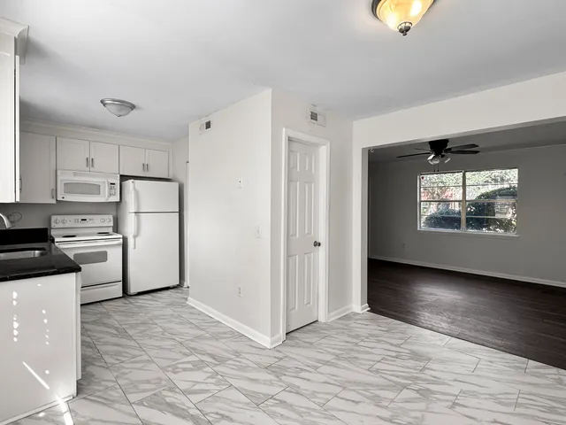 $199,900 | 415 Parkdale Drive, Unit 9E, Charleston, SC 29414