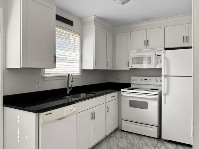 $199,900 | 415 Parkdale Drive, Unit 9E, Charleston, SC 29414