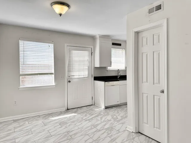 $199,900 | 415 Parkdale Drive, Unit 9E, Charleston, SC 29414