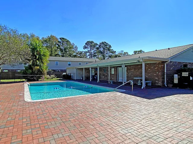 $199,900 | 415 Parkdale Drive, Unit 9E, Charleston, SC 29414