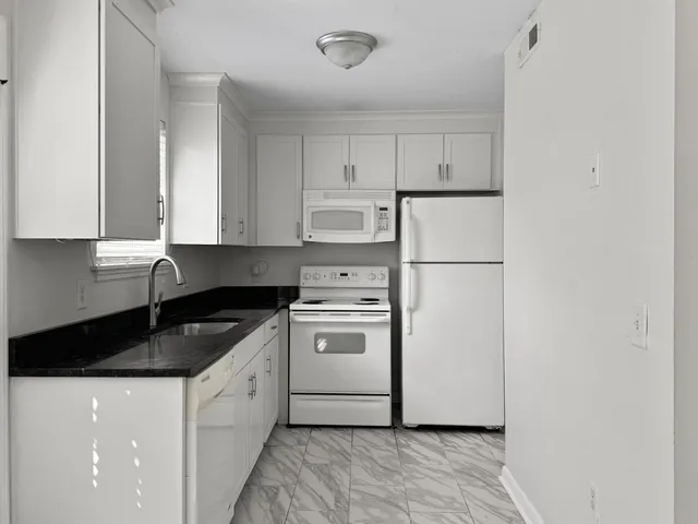 $199,900 | 415 Parkdale Drive, Unit 9E, Charleston, SC 29414