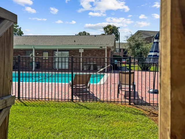 $199,900 | 415 Parkdale Drive, Unit 9E, Charleston, SC 29414