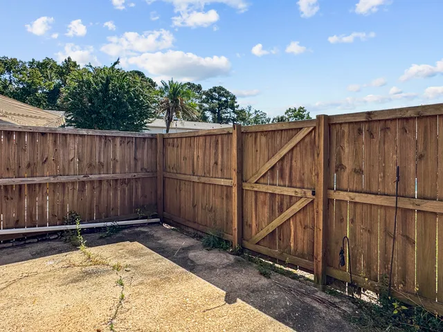 $199,900 | 415 Parkdale Drive, Unit 9E, Charleston, SC 29414