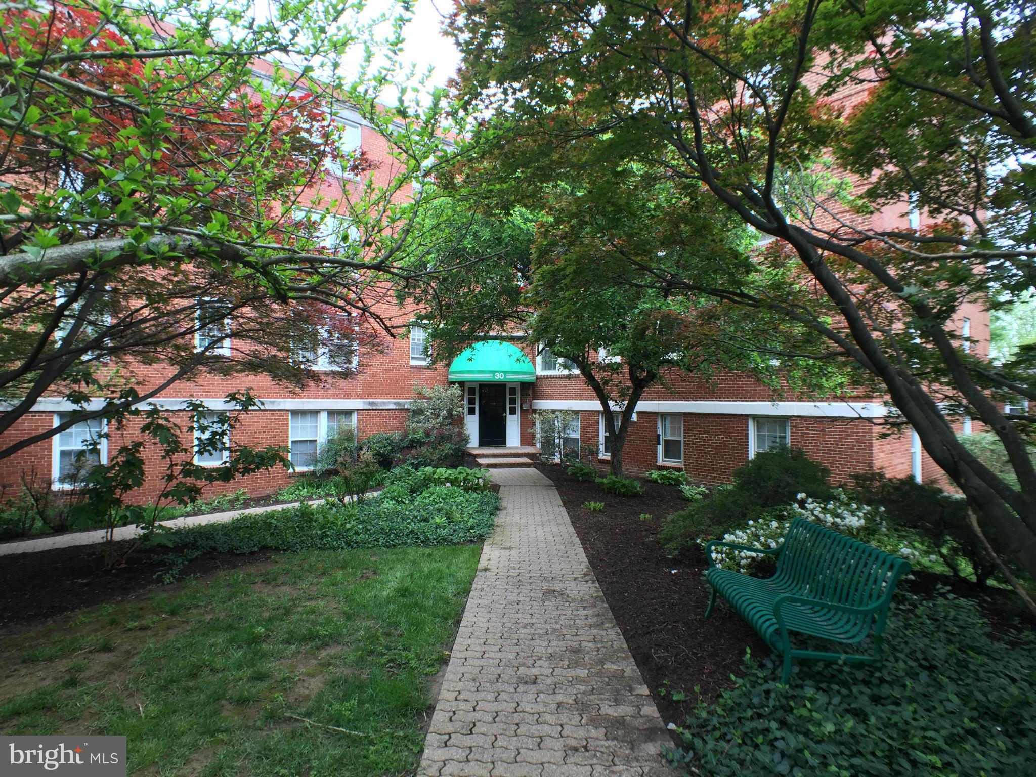 30 South Old Glebe Road, Unit 302E Arlington, VA 22204 - Photo 1 of 21 a front view of a house with garden