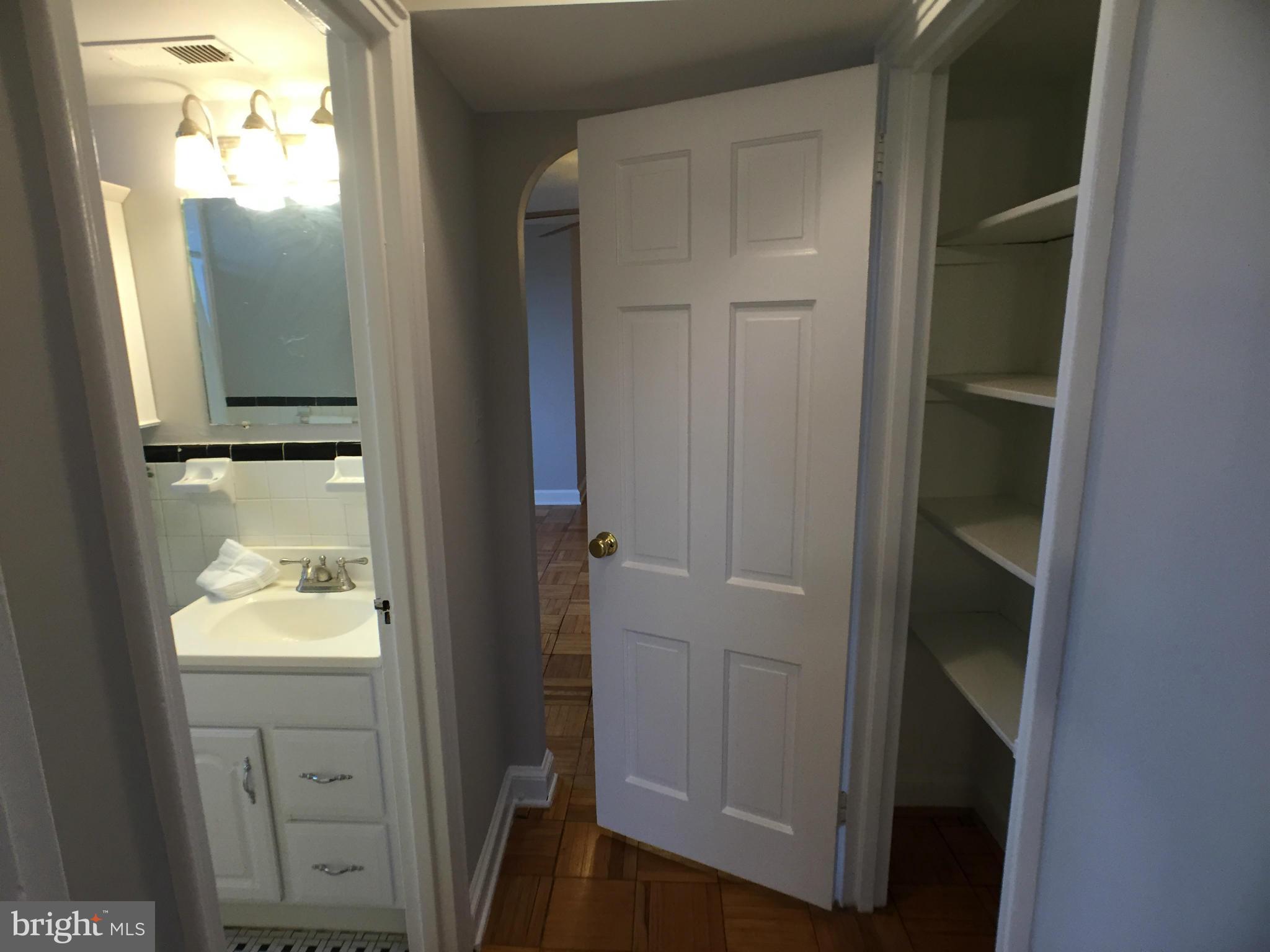 30 South Old Glebe Road, Unit 302E Arlington, VA 22204 - Photo 12 of 21 a bathroom with a mirror