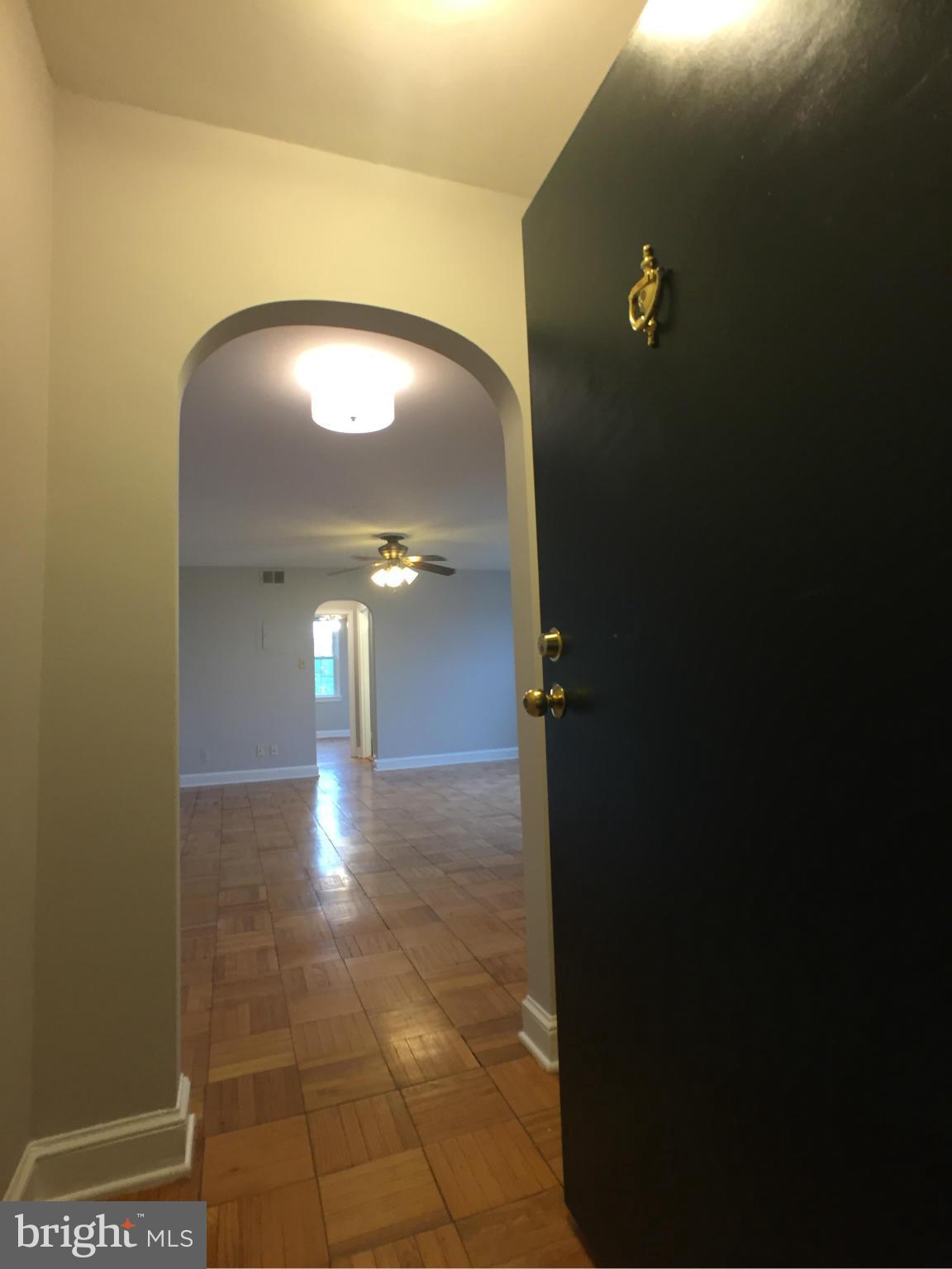 30 South Old Glebe Road, Unit 302E Arlington, VA 22204 - Photo 13 of 21 a view of livingroom and hallway