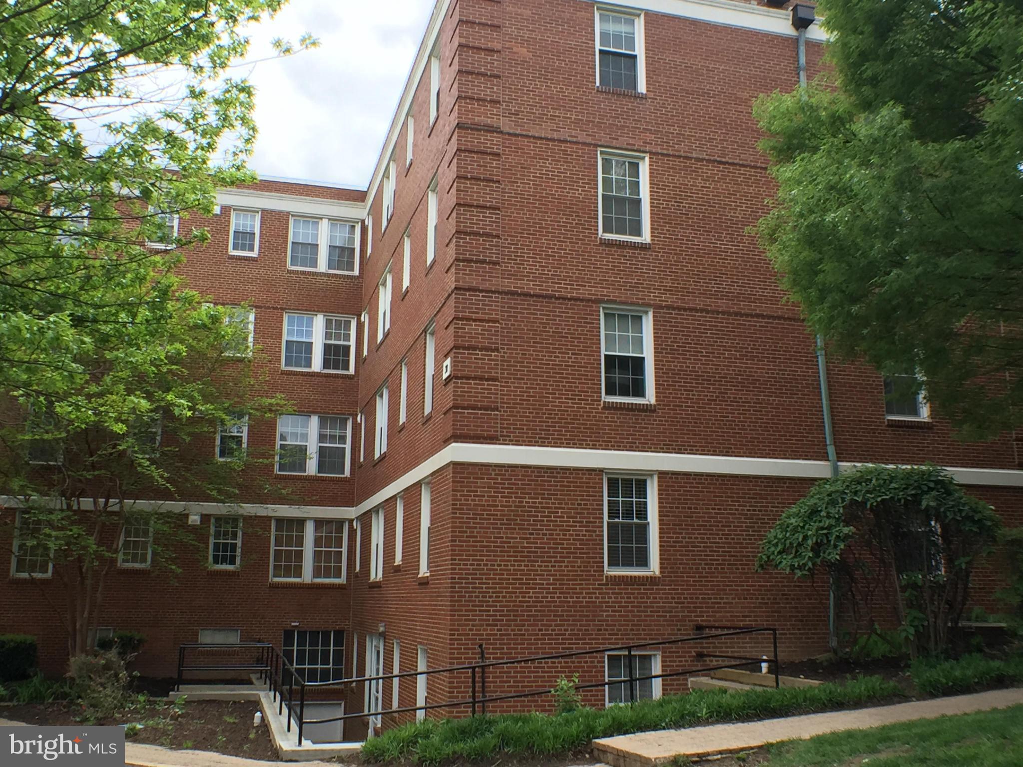 30 South Old Glebe Road, Unit 302E Arlington, VA 22204 - Photo 19 of 21 a front view of a building with garden