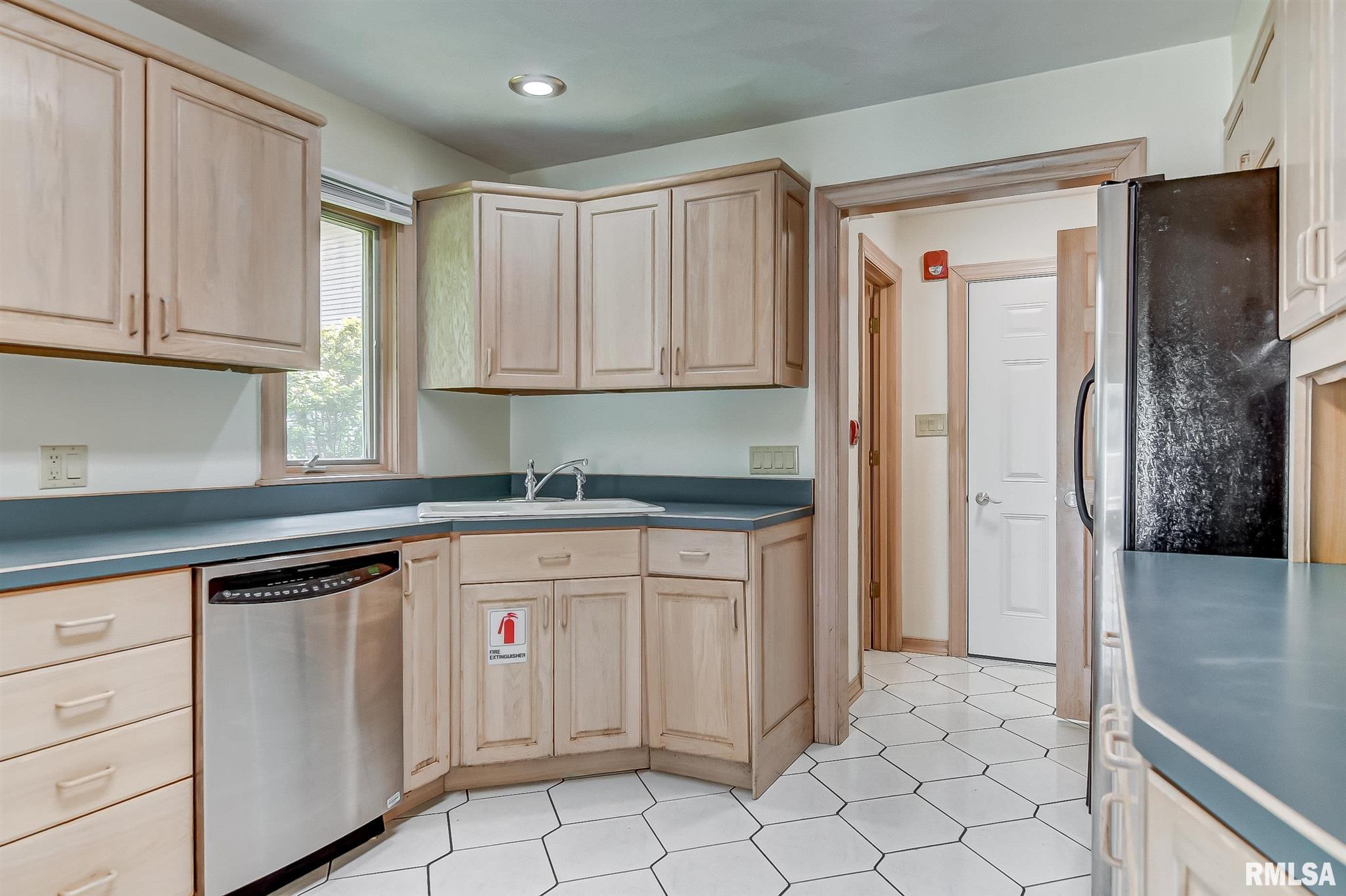 4073 Mill Stone Drive Springfield, IL 62711 - Photo 12 of 39