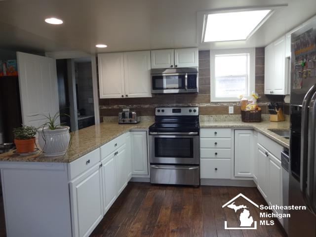 2241 West Liberty Road Clarklake, MI 49234 - Photo 6 of 21 Kitchen
